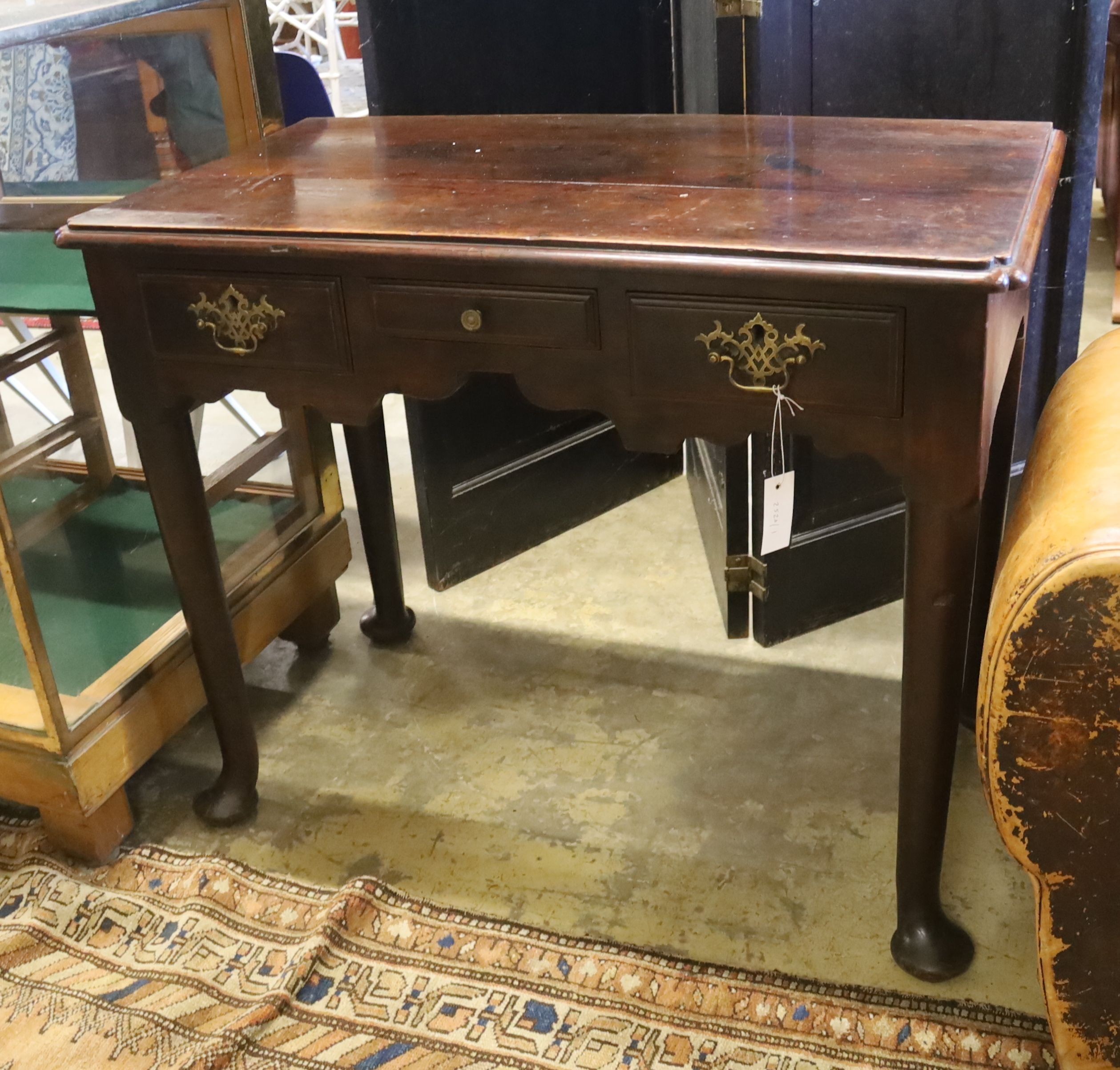 An 18th century mahogany lowboy, length 90cm, depth 49cm, height 73cm